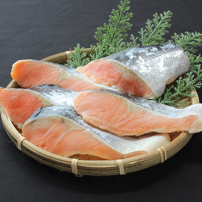 ロシア産沖獲れ鮭の姿切身（2kg前後）｜一印おさかな市場の通販